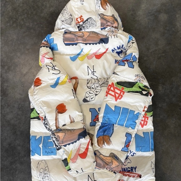 Nike Men Graphic Multicolor Puffer Jacket - Picture 8 of 8